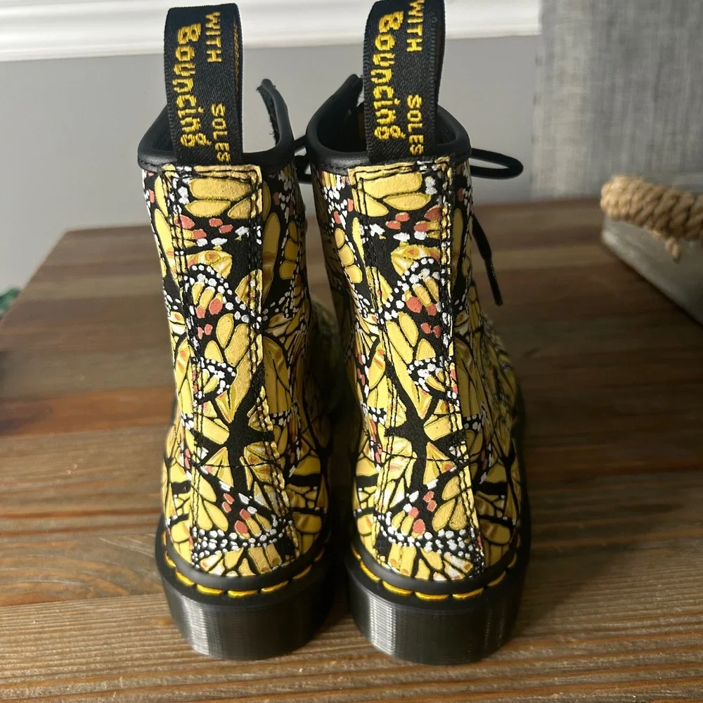 Dr. Martens 1460‎ W Butterfly Print Lace Up Ankle combat Boots Women's US 7